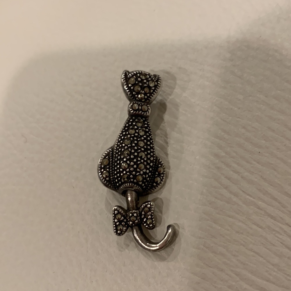 Sterling silver marcasite kitty pin with movable wagging tail